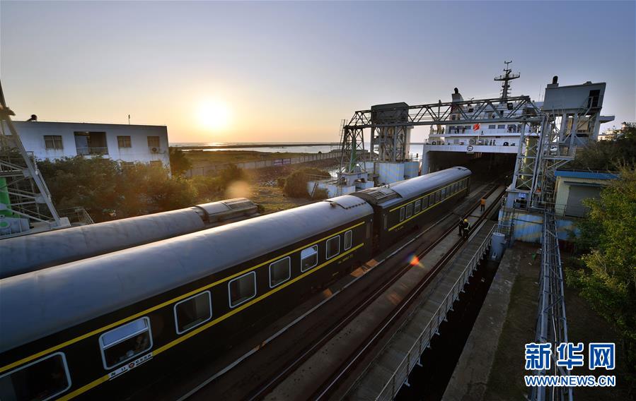 （壯麗70年&middot;奮斗新時(shí)代&mdash;&mdash;共和國(guó)發(fā)展成就巡禮）（11）人暢其行、貨暢其流&mdash;&mdash;共和國(guó)交通運(yùn)輸業(yè)發(fā)展成就巡禮