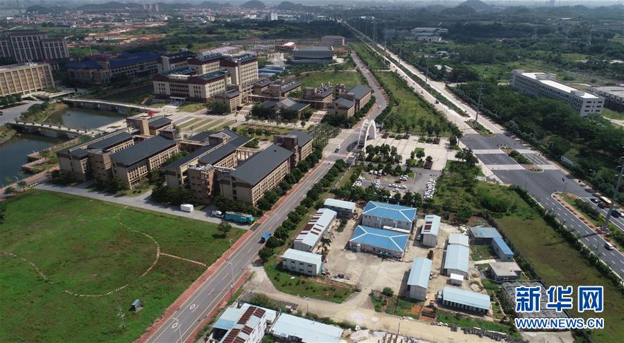 （在習(xí)近平新時代中國特色社會主義思想指引下&mdash;&mdash;新時代新作為新篇章&middot;圖文互動）（3）&ldquo;我們給火箭做減重&rdquo;&mdash;&mdash;高?？萍紕?chuàng)新進(jìn)行時