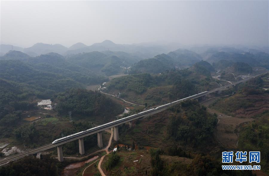 (新華全媒頭條·圖文互動(dòng))(4)烏蒙歡歌高鐵來(lái)——寫在成貴高鐵通車之際