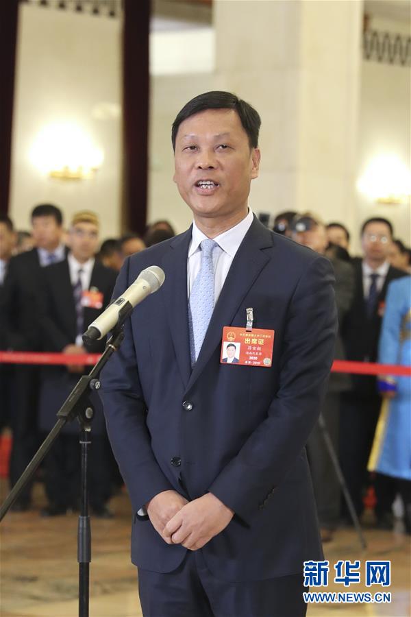 （兩會(huì)&middot;面對(duì)面&middot;XHDW）（9）全國(guó)人大代表接受采訪