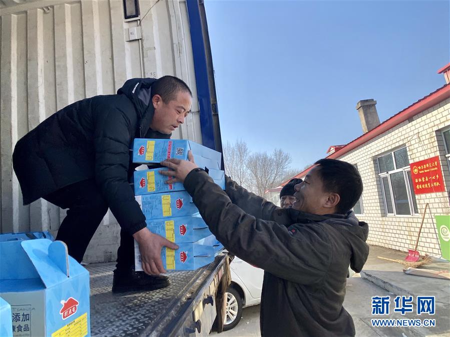 (在習(xí)近平新時代中國特色社會主義思想指引下——新時代新作為新篇章·總書記關(guān)切脫貧事·決勝貧困·圖文互動)(2)讓一方水土“富養(yǎng)”一方人——扶貧特色產(chǎn)業(yè)惠及千家萬戶