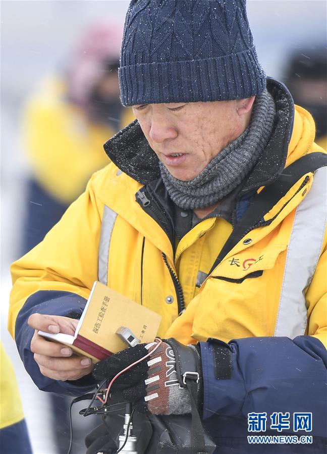 （新春走基層）（7）嚴(yán)寒下的&ldquo;鐵路醫(yī)生&rdquo;：風(fēng)雪中守護回家路