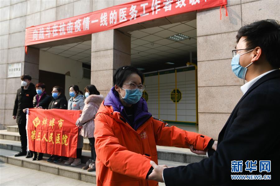 （在習(xí)近平新時(shí)代中國(guó)特色社會(huì)主義思想指引下&mdash;&mdash;新時(shí)代新作為新篇章&middot;習(xí)近平總書記關(guān)切事&middot;圖文互動(dòng)）（7）當(dāng)億萬(wàn)只手緊握在一起&hellip;&hellip;&mdash;&mdash;戰(zhàn)&ldquo;疫&rdquo;一線感受中國(guó)力量