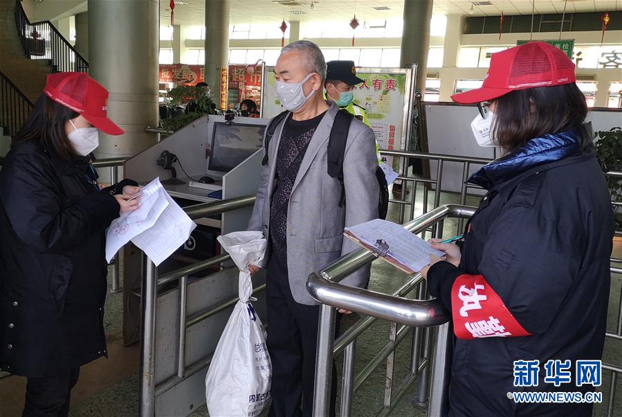 （做好六穩(wěn)工作 應對復雜局面&middot;圖文互動）（3）四川：&ldquo;點對點、一站式&rdquo;送農民工安全返崗