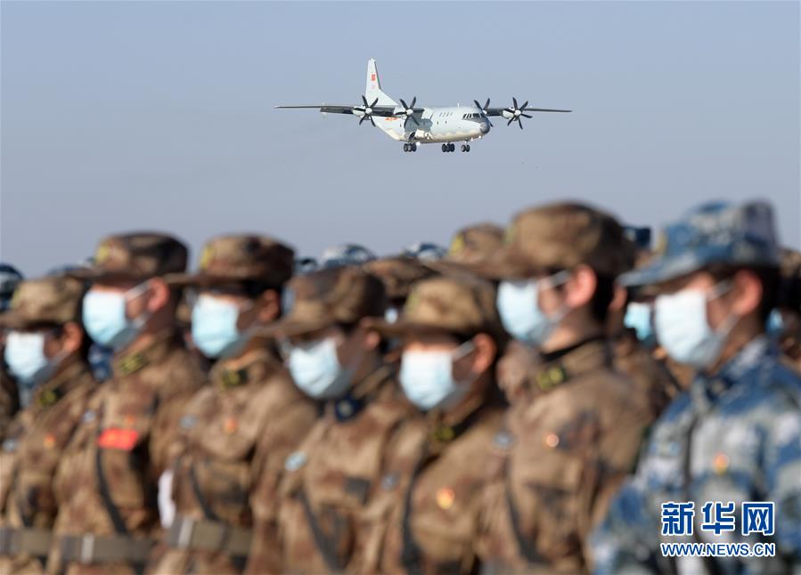 （聚焦疫情防控&middot;圖文互動）（1）空軍第四次向武漢大規(guī)?？者\醫(yī)療隊員和物資
