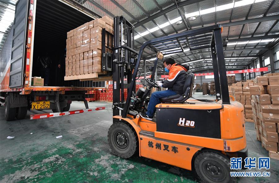 （聚焦疫情防控&middot;圖文互動）（6）&ldquo;一輛輛車出發(fā)，春暖花開的日子就不遠(yuǎn)了&rdquo;&mdash;&mdash;西北電商大縣陜西省武功縣復(fù)工見聞