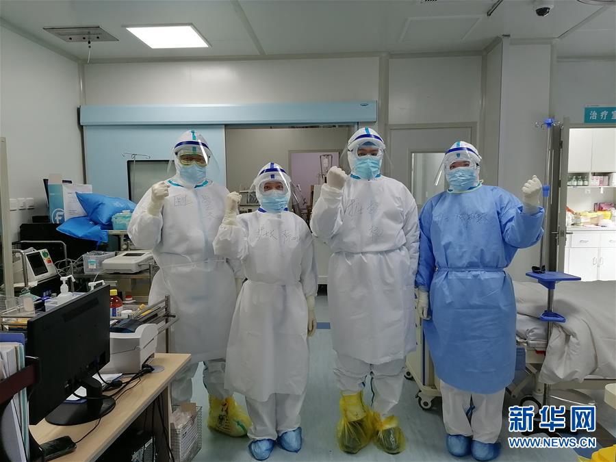 （聚焦疫情防控&middot;圖文互動）（1）特寫：&ldquo;90后&rdquo;醫(yī)護(hù)情侶的抗疫堅守