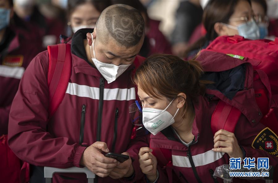 （新華全媒頭條&middot;圖文互動(dòng)）（9）最美逆行者，武漢永遠(yuǎn)記得你！&mdash;&mdash;首批援鄂醫(yī)療隊(duì)返程紀(jì)實(shí)