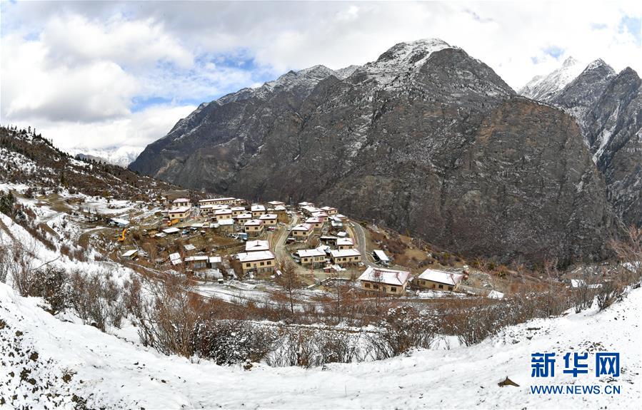 （新華全媒頭條&middot;圖文互動(dòng)）（1）一面國(guó)旗與三代人的守望&mdash;&mdash;記西藏林芝市西日卡村的&ldquo;紅色&rdquo;傳承