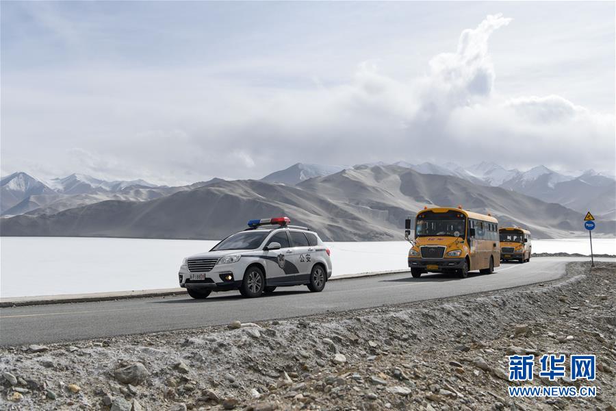 (圖文互動)(1)兩代帕米爾高原牧民的上學(xué)路