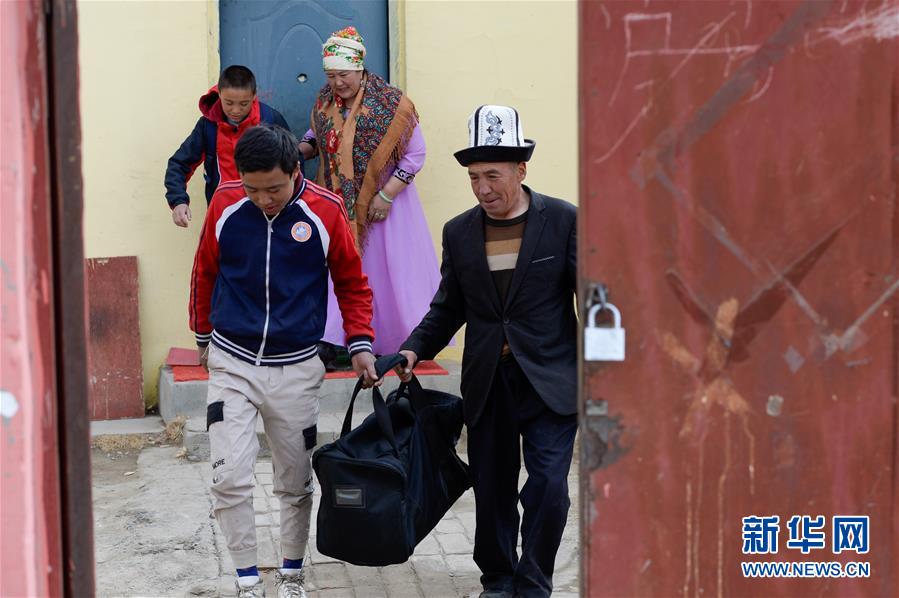 (圖文互動)(8)兩代帕米爾高原牧民的上學(xué)路