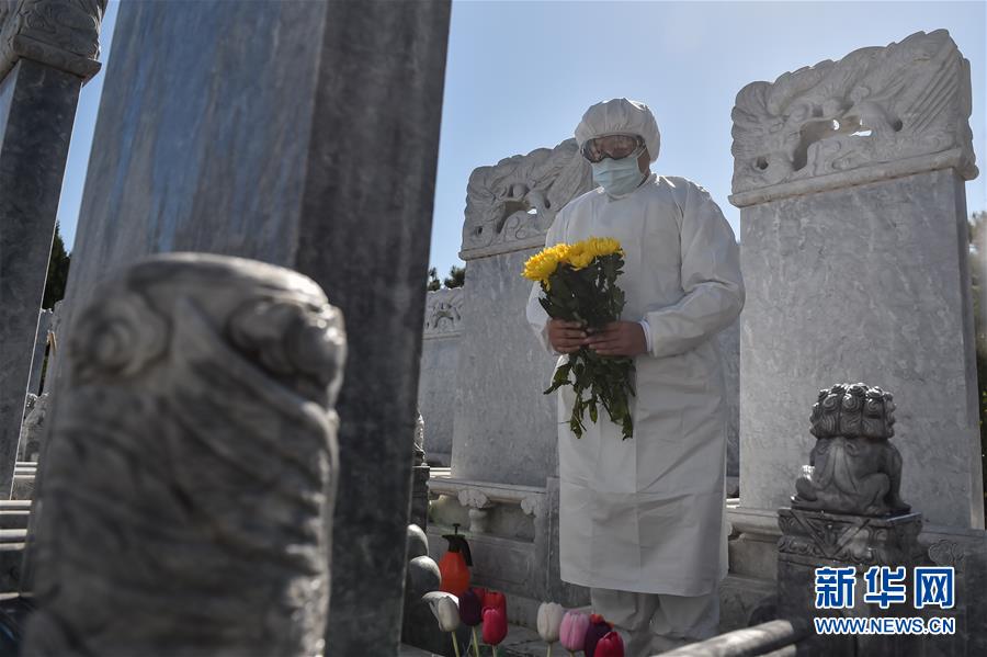 （圖文互動）（3）網(wǎng)上預(yù)約、分時祭掃、代祭服務(wù)&mdash;&mdash;北京八寶山人民公墓清明祭掃見聞