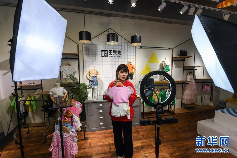 (新華全媒頭條·圖文互動)(4)沖寒已覺東風暖——記習(xí)近平總書記在浙江調(diào)研疫情防控和復(fù)工復(fù)產(chǎn)