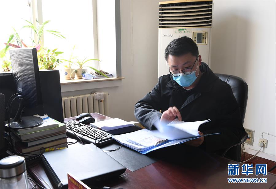 （一線抗疫群英譜&middot;圖文互動(dòng)）（2）&ldquo;再年輕，也要學(xué)做頂梁柱&rdquo;&mdash;&mdash;記&ldquo;95后&rdquo;干警李文超