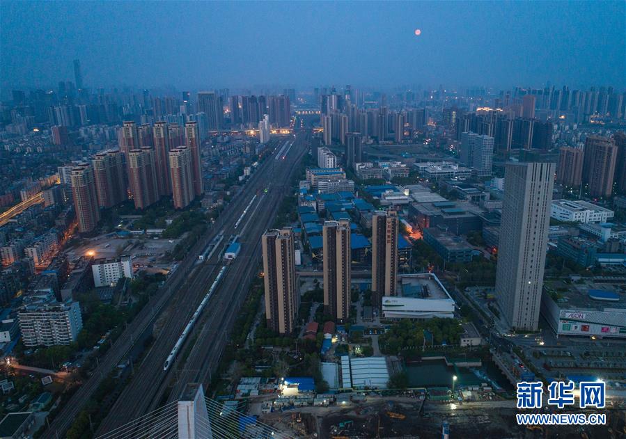 （新華全媒頭條&middot;圖文互動）（4）武漢重啟，不負春天&mdash;&mdash;寫在武漢&ldquo;解封&rdquo;之際