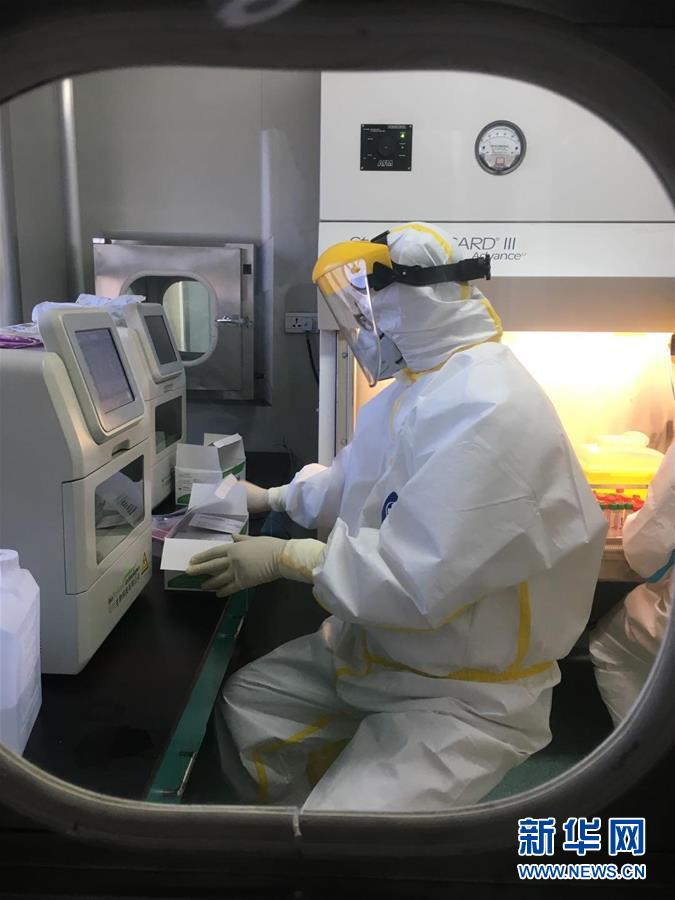 （一線抗疫群英譜&middot;圖文互動）（2）山西檢測員伉儷：疫情不退，決不放松