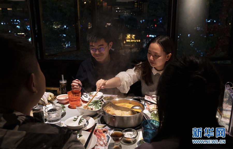 （圖文互動(dòng)）（5）火鍋與分餐制&ldquo;同行&rdquo;&mdash;&mdash;四川成都餐飲新風(fēng)尚觀察