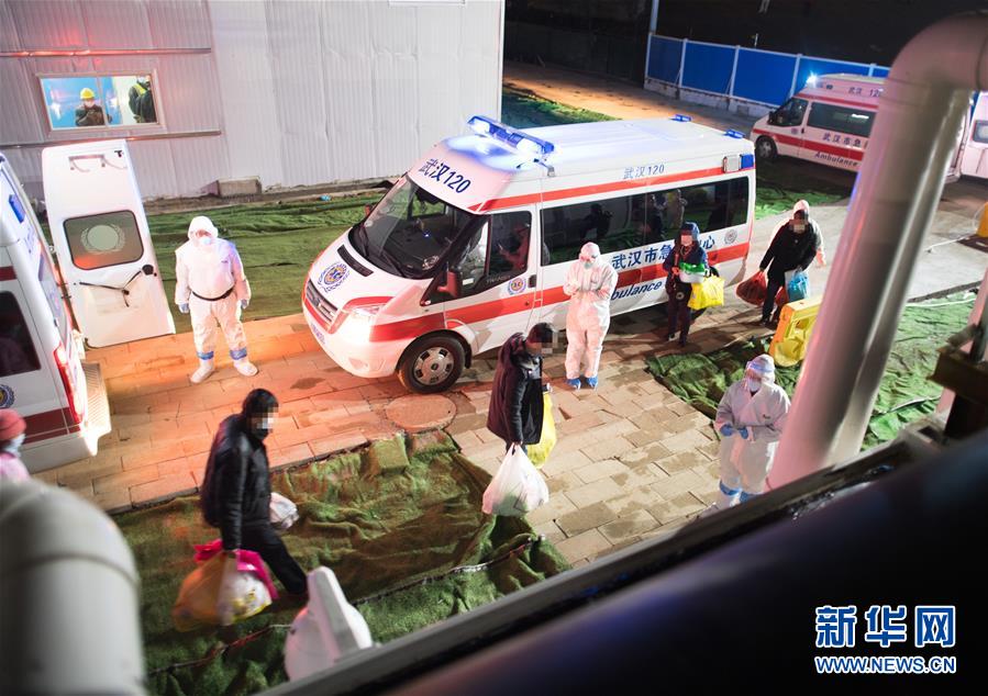 （聚焦疫情防控&middot;圖文互動(dòng)）（11）分秒必爭(zhēng)！一切為了治病救人&mdash;&mdash;中國(guó)抗疫生命至上的生動(dòng)實(shí)踐