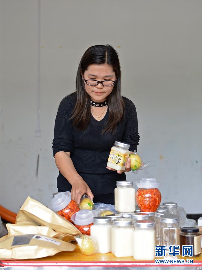 （決戰(zhàn)決勝脫貧攻堅(jiān)&middot;圖文互動(dòng)）（1）&ldquo;蜂妹子&rdquo;楊春竹：鄉(xiāng)村發(fā)展需要年輕人&rdquo;