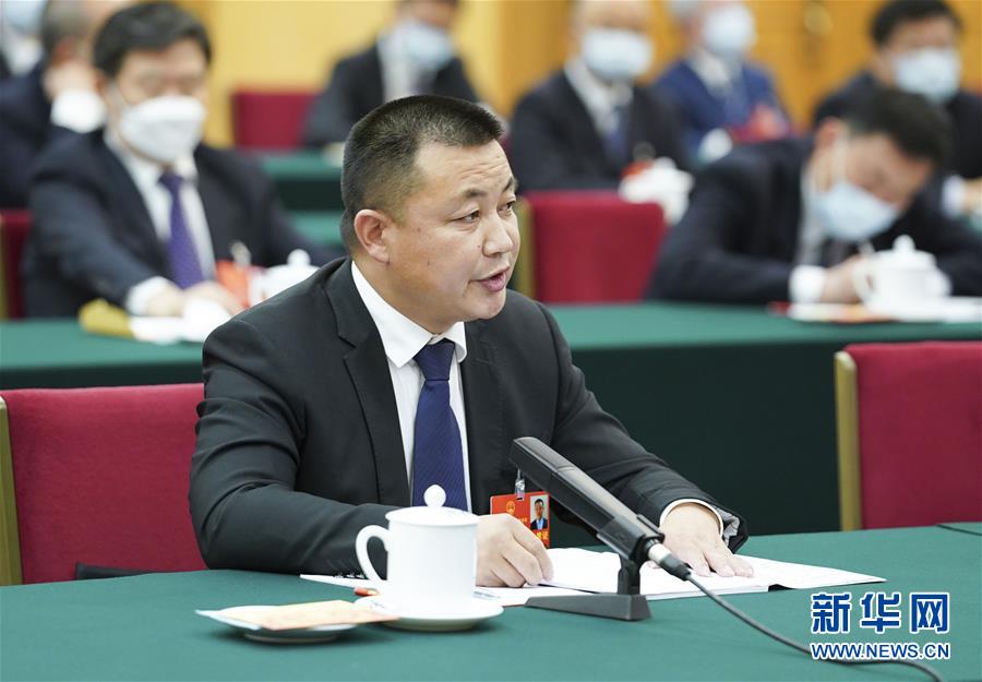 （新華全媒頭條&middot;圖文互動）（11）從人民中汲取磅礴力量&mdash;&mdash;習(xí)近平總書記同出席2020年全國兩會人大代表、政協(xié)委員共商國是紀(jì)實(shí)