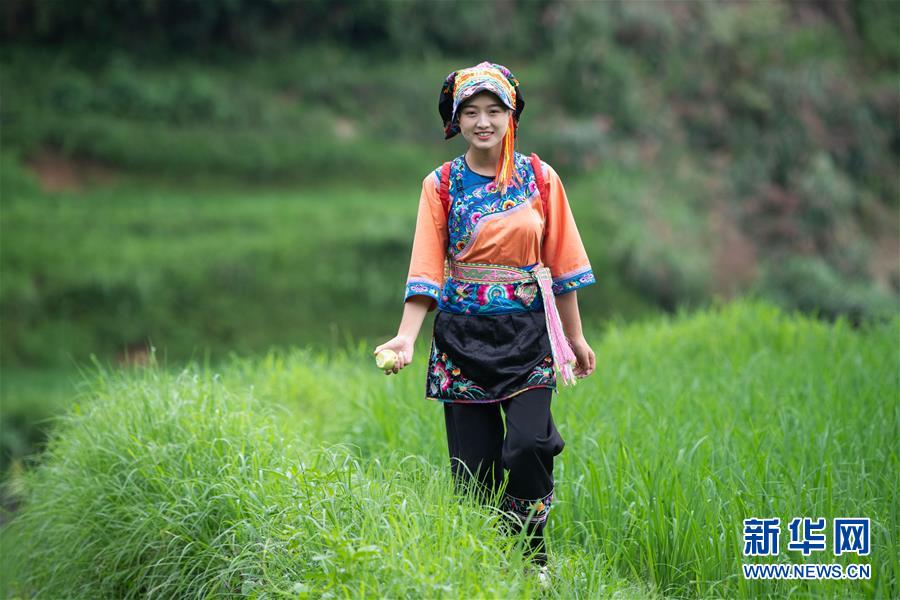 （新華全媒頭條&middot;走向我們的小康生活&middot;圖文互動）（4）那山，那人，那苗寨&mdash;&mdash;十八洞村三代人的奮斗史