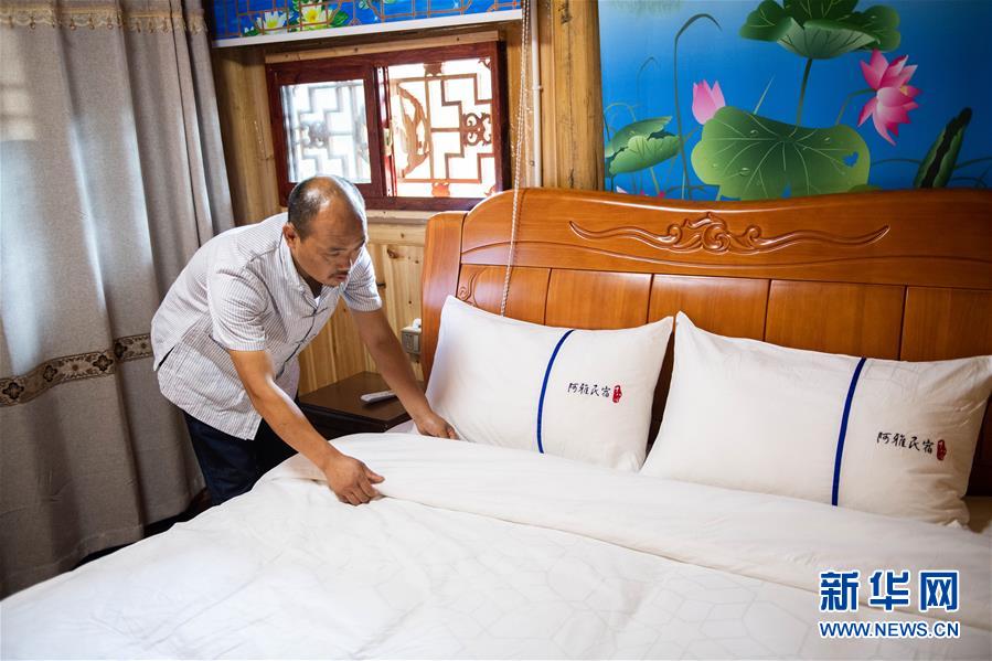 （新華全媒頭條&middot;走向我們的小康生活&middot;圖文互動）（3）那山，那人，那苗寨&mdash;&mdash;十八洞村三代人的奮斗史