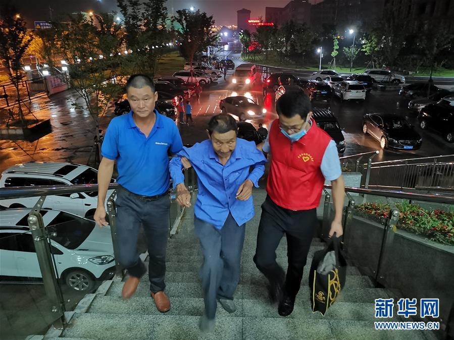 （防汛抗洪&middot;圖文互動(dòng)）（3）洪水來(lái)襲，銅鑼聲在千年古鎮(zhèn)的雨夜響起