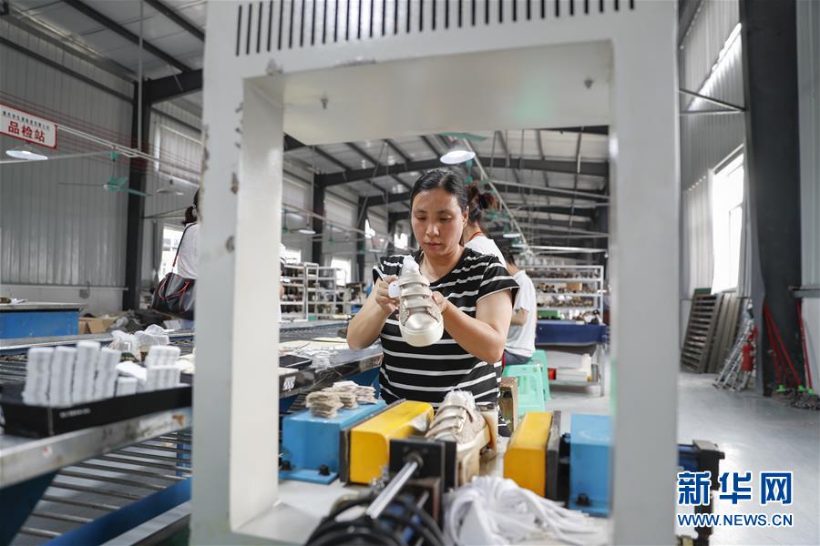 （落實&ldquo;六穩(wěn)&rdquo;&ldquo;六保&rdquo;一線見聞&middot;圖文互動）（2）&ldquo;不讓一名貧困勞動力失業(yè)！&rdquo;&mdash;&mdash;三峽庫區(qū)穩(wěn)就業(yè)見聞