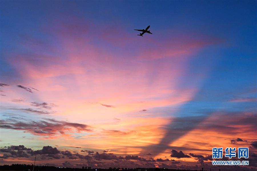 （在習(xí)近平新時(shí)代中國(guó)特色社會(huì)主義思想指引下&mdash;&mdash;新時(shí)代新作為新篇章&middot;習(xí)近平總書記關(guān)切事&middot;圖文互動(dòng)）（6）感受開放新魅力&mdash;&mdash;海南自由貿(mào)易港建設(shè)開局觀察