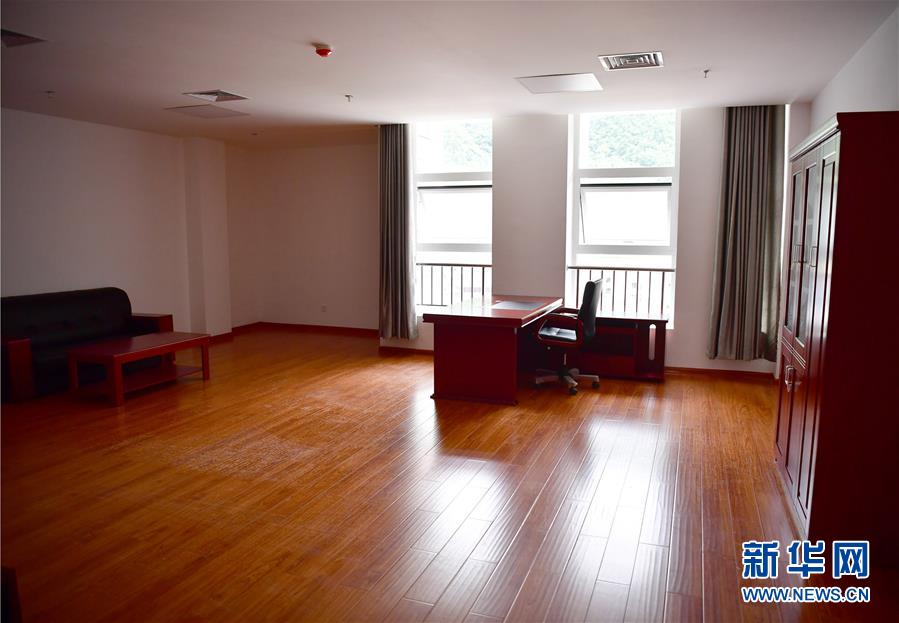 （新華視點(diǎn)&middot;圖文互動(dòng)）（6）學(xué)校建漂亮點(diǎn)本無錯(cuò)，為何這所&ldquo;豪華中學(xué)&rdquo;讓人困惑？