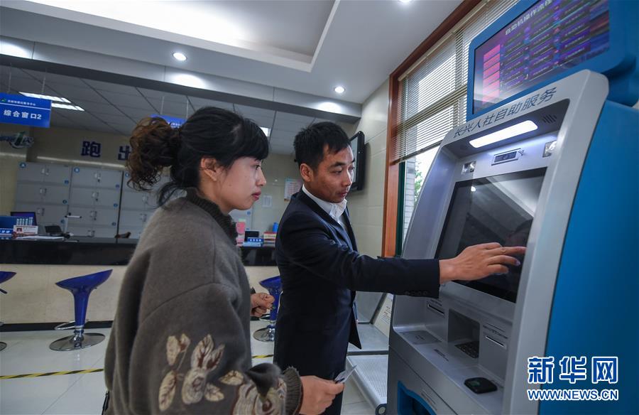 （新華全媒頭條&middot;總書(shū)記推動(dòng)的改革身邊事&middot;行政體制改革篇&middot;圖文互動(dòng)）（8）特寫(xiě)：追問(wèn)&ldquo;一件事&rdquo;