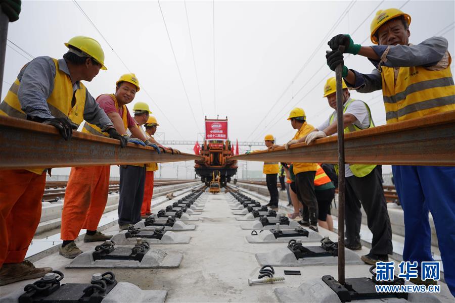 （新華全媒頭條&middot;圖文互動(dòng)）（3）&ldquo;1毫米&rdquo;之內(nèi)的智慧與引領(lǐng)&mdash;&mdash;寫在智能高鐵京雄城際全線軌道貫通之際