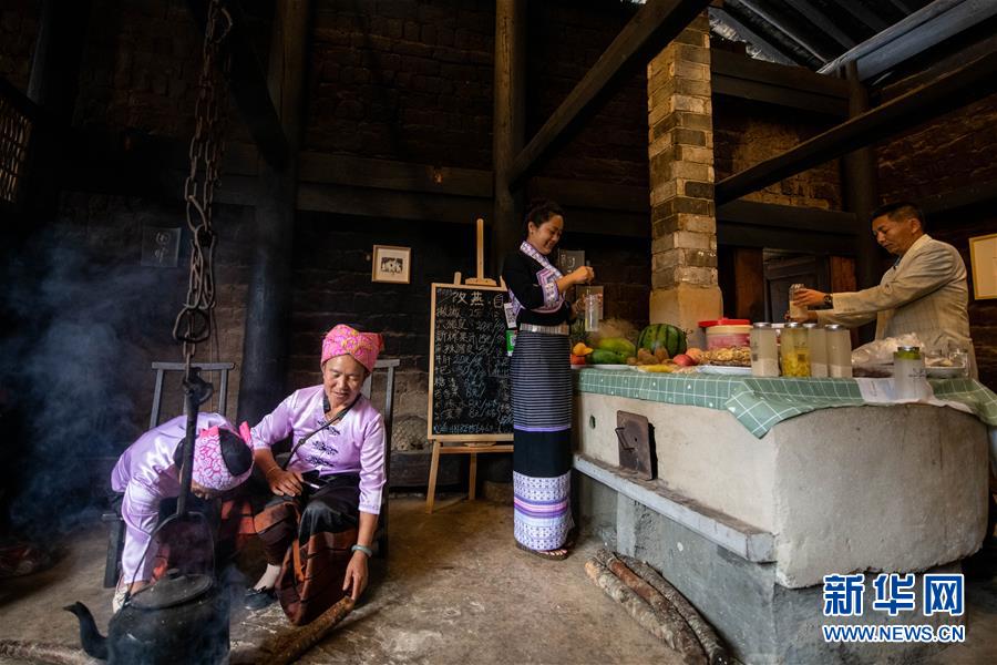 （決戰(zhàn)決勝脫貧攻堅&middot;圖文互動）（1）眼前的生活就是詩和遠方&mdash;&mdash;藝術(shù)引領(lǐng)云南傣族山村蝶變