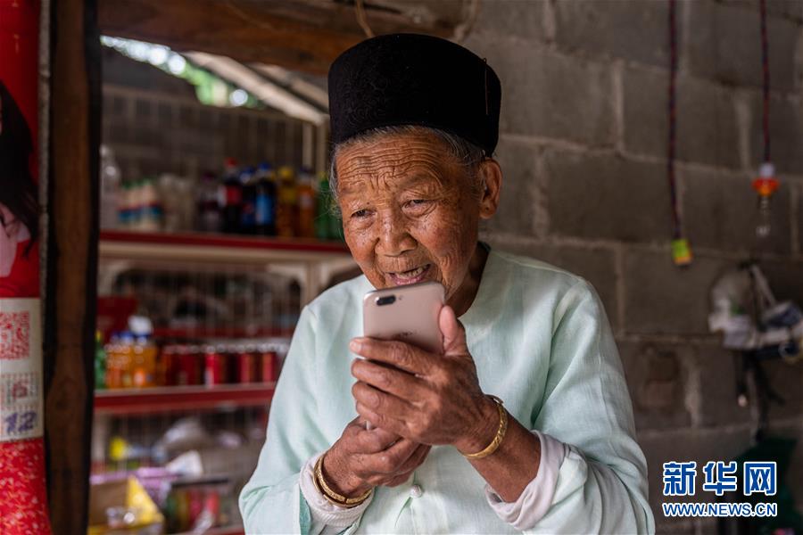 （決戰(zhàn)決勝脫貧攻堅&middot;圖文互動）（2）眼前的生活就是詩和遠方&mdash;&mdash;藝術(shù)引領(lǐng)云南傣族山村蝶變
