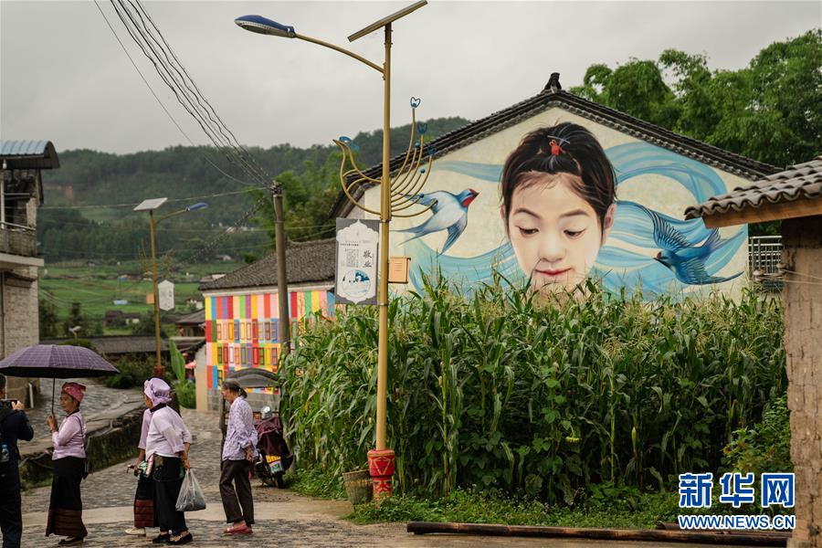 （決戰(zhàn)決勝脫貧攻堅&middot;圖文互動）（4）眼前的生活就是詩和遠方&mdash;&mdash;藝術(shù)引領(lǐng)云南傣族山村蝶變