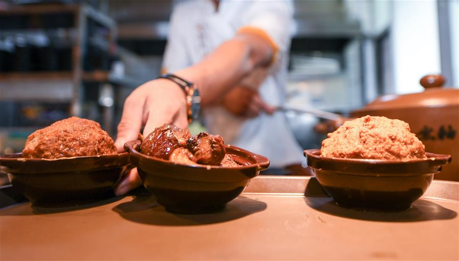 （在習(xí)近平新時代中國特色社會主義思想指引下&mdash;&mdash;新時代新作為新篇章&middot;習(xí)近平總書記關(guān)切事&middot;圖文互動）（2）讓&ldquo;舌尖上的節(jié)約&rdquo;成為習(xí)慣&mdash;&mdash;全社會營造浪費(fèi)可恥、節(jié)約為榮的氛圍掃描