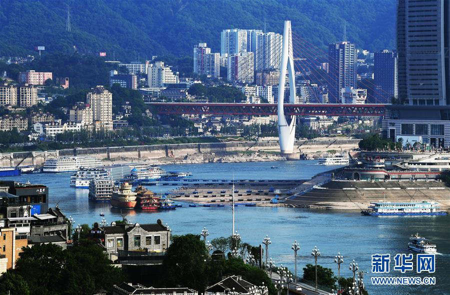 （新華全媒頭條&middot;走向我們的小康生活&middot;圖文互動）（1）大城大鄉(xiāng)的&ldquo;幸福協(xié)奏曲&rdquo;&mdash;&mdash;重慶推動高質量發(fā)展創(chuàng)造高品質生活紀事