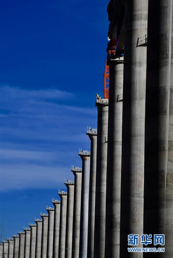 （新華全媒頭條&middot;圖文互動）（11）闊步走在新時代康莊大道上&mdash;&mdash;以習(xí)近平同志為核心的黨中央關(guān)心西藏工作紀實
