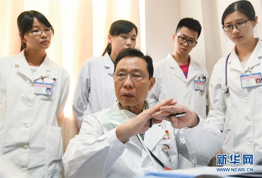 （圖文互動）（5）敢醫(yī)敢言，生命至上&mdash;&mdash;記&ldquo;共和國勛章&rdquo;獲得者鐘南山