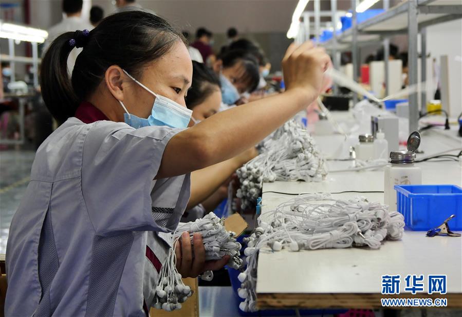 （決戰(zhàn)決勝脫貧攻堅(jiān)&middot;圖文互動(dòng)）（12）同飲一江水 攜手&ldquo;斬窮根&rdquo;&mdash;&mdash;深圳對口廣西河池、百色扶貧協(xié)作見聞