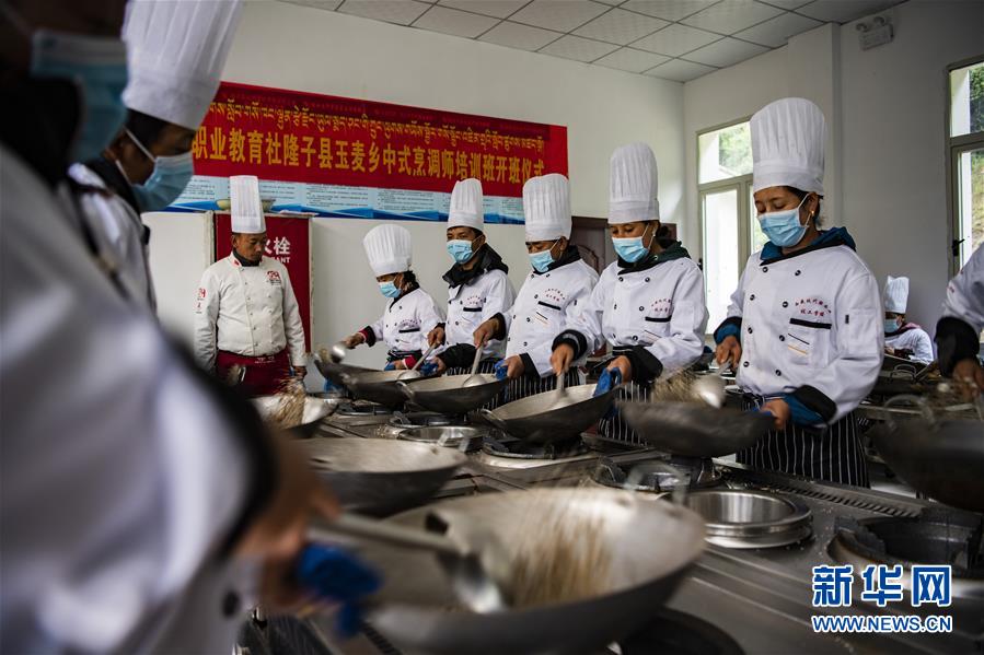 （新華全媒頭條&middot;走向我們的小康生活&middot;圖文互動(dòng)）（2）扎西德勒，我們的新家園&mdash;&mdash;西藏易地扶貧搬遷搬出幸福美好新生活