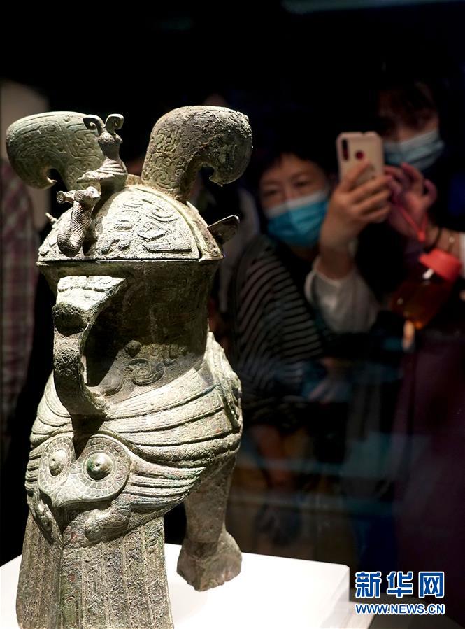 （文化視點(diǎn)&middot;聽文物講故事&middot;圖文互動(dòng)）（2）國寶婦好鸮尊：三千年前的&ldquo;私人定制&rdquo;