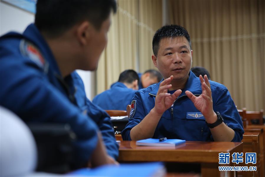 （在習(xí)近平強(qiáng)軍思想指引下&middot;我們在戰(zhàn)位報(bào)告&middot;圖文互動）（4）偵天探海 狩獵?？?mdash;&mdash;南部戰(zhàn)區(qū)海軍航空兵某師加速轉(zhuǎn)型提升新質(zhì)戰(zhàn)斗力記事