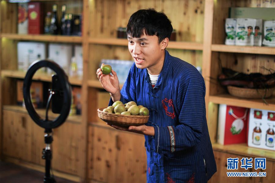 （在習(xí)近平新時(shí)代中國(guó)特色社會(huì)主義思想指引下&mdash;&mdash;新時(shí)代新作為新篇章&middot;習(xí)近平總書(shū)記關(guān)切事&middot;圖文互動(dòng)）（5）精準(zhǔn)扶貧7年，十八洞村&ldquo;長(zhǎng)&rdquo;出10余種新職業(yè)