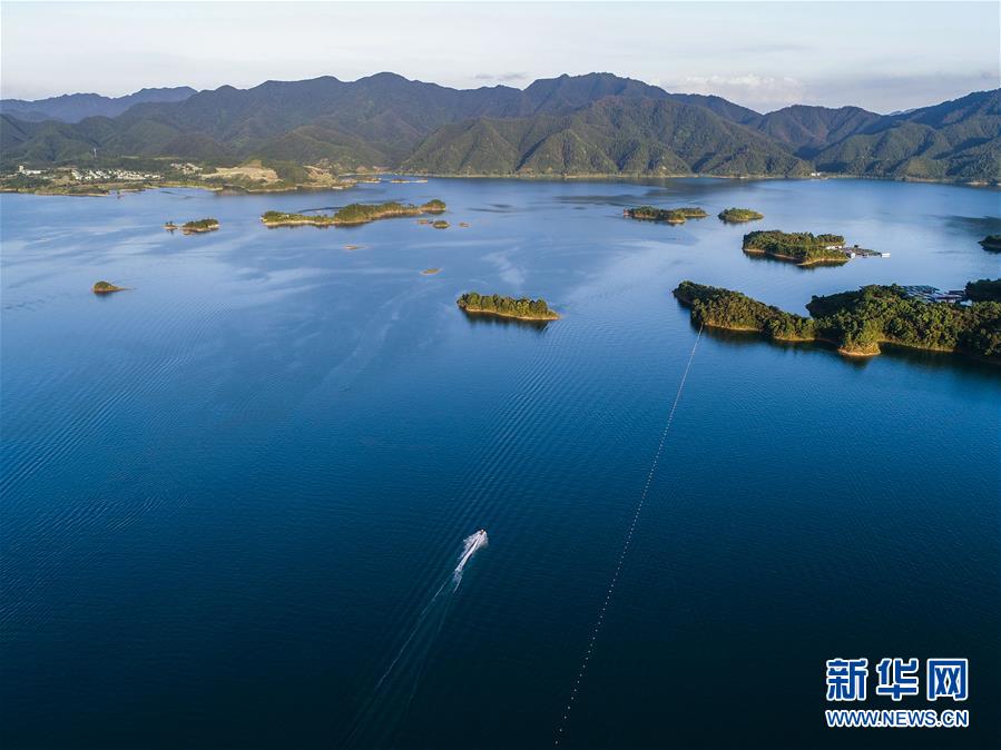 （新華全媒頭條&middot;圖文互動）（9）歷史交匯點(diǎn)上的宏偉藍(lán)圖 &mdash;&mdash;《中共中央關(guān)于制定國民經(jīng)濟(jì)和社會發(fā)展第十四個五年規(guī)劃和二〇三五年遠(yuǎn)景目標(biāo)的建議》誕生記