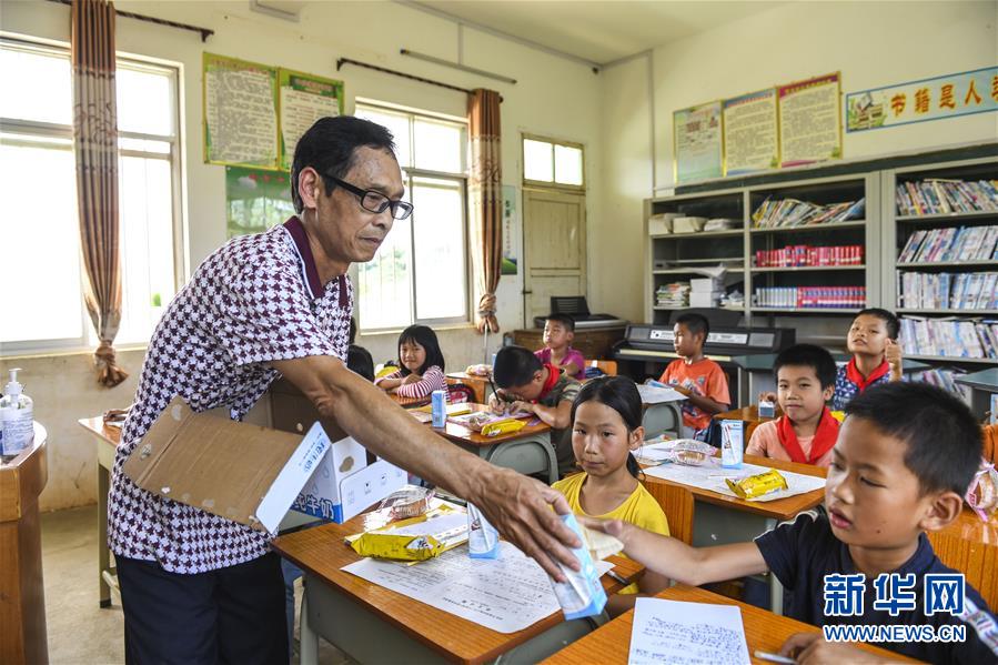（新華全媒頭條&middot;圖文互動）（12）歷史交匯點(diǎn)上的宏偉藍(lán)圖&mdash;&mdash;《中共中央關(guān)于制定國民經(jīng)濟(jì)和社會發(fā)展第十四個五年規(guī)劃和二〇三五年遠(yuǎn)景目標(biāo)的建議》誕生記