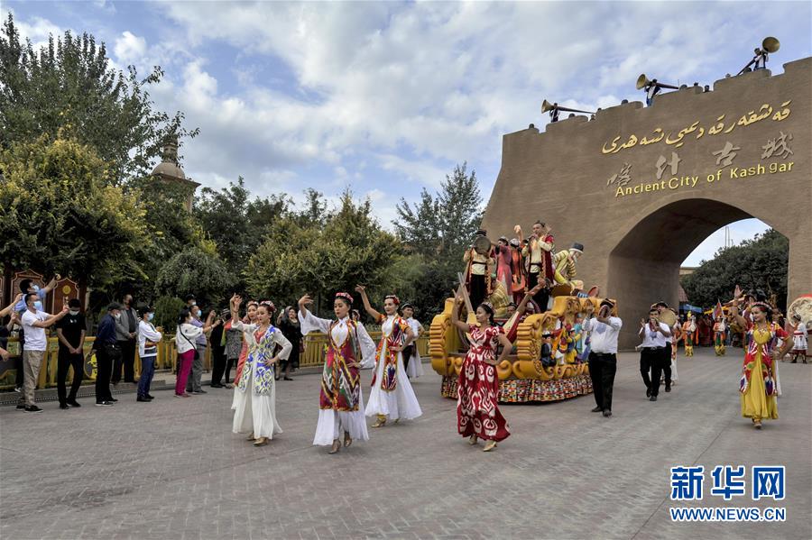 （新華全媒頭條&middot;圖文互動）（15）歷史交匯點(diǎn)上的宏偉藍(lán)圖&mdash;&mdash;《中共中央關(guān)于制定國民經(jīng)濟(jì)和社會發(fā)展第十四個五年規(guī)劃和二〇三五年遠(yuǎn)景目標(biāo)的建議》誕生記