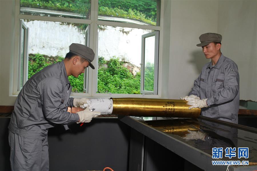 （在習(xí)近平強(qiáng)軍思想指引下&middot;我們?cè)趹?zhàn)位報(bào)告&middot;圖文互動(dòng)）（2）牢記統(tǒng)帥囑托  做刀尖上的舞者&mdash;&mdash;記聯(lián)勤保障部隊(duì)某報(bào)廢武器彈藥銷毀站參謀長(zhǎng)陳雪禮