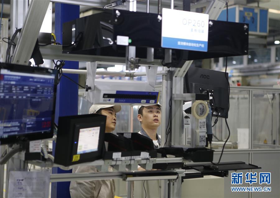 (新華全媒頭條·五中全會精神在基層·圖文互動)(6)奮發(fā)新青年 逐夢新征程——各地青年學(xué)習(xí)貫徹落實五中全會精神觀察