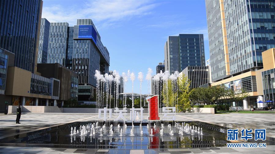 (新華全媒頭條·五中全會精神在基層·圖文互動)(13)奮發(fā)新青年 逐夢新征程——各地青年學(xué)習(xí)貫徹落實五中全會精神觀察